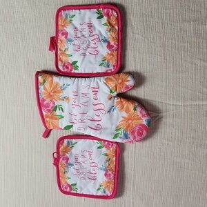 Pink oven accessories